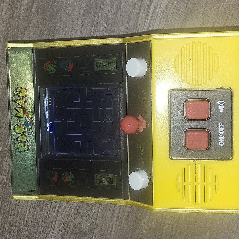 Retro Mini Arcade Game - Yellow Pac Man - Picture 7 of 7